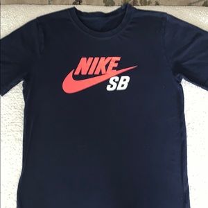Nike boys XL navy shirt